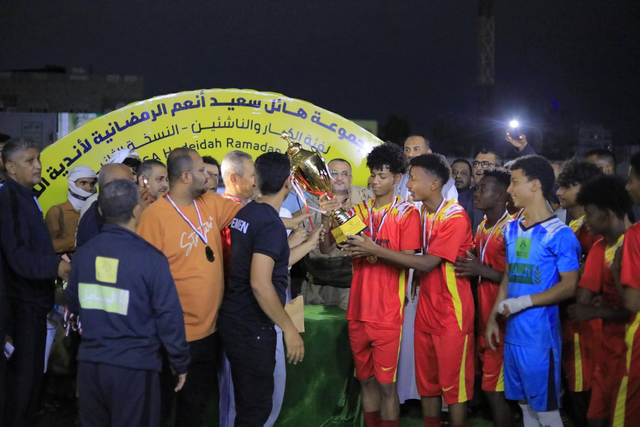 ختام مبهر وكرنفال رياضي لمشهد البطولة الاخير :الهلال الساحلي يحرز  لقب بطولة مجموعة هائل سعيد أنعم للأندية بالحديدة لفئة الكبار