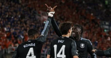 الفيلانز يضع قدما بنصف نهائى الدورى الأوروبى بثلاثية