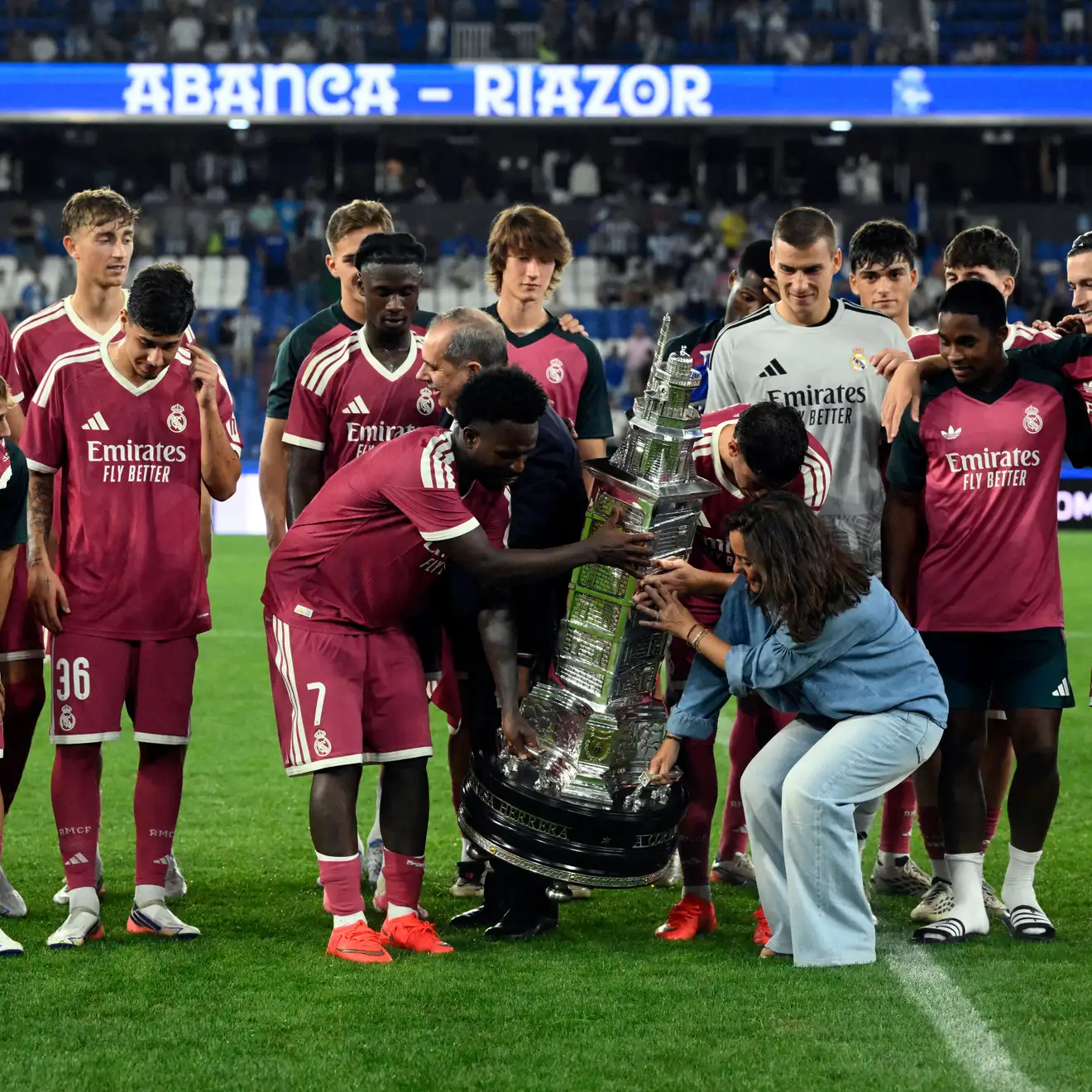 بعد تتويج ريال مدريد.. فينيسيوس يسخر من الكأس العريقة