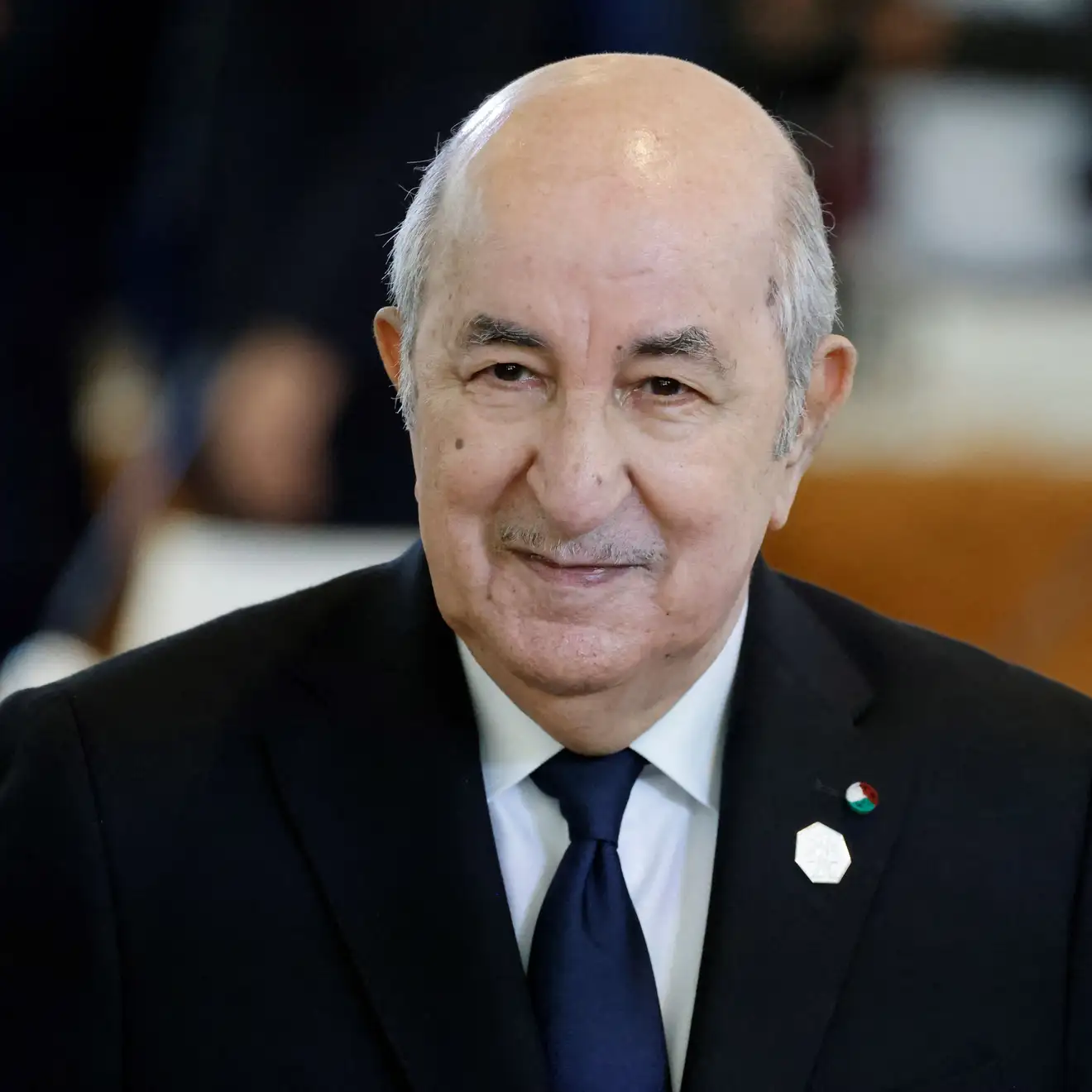 مسؤول جزائري: لهذا السبب زار إنفانتينو تبون.. ونبهته للمؤامرات داخل الكاف