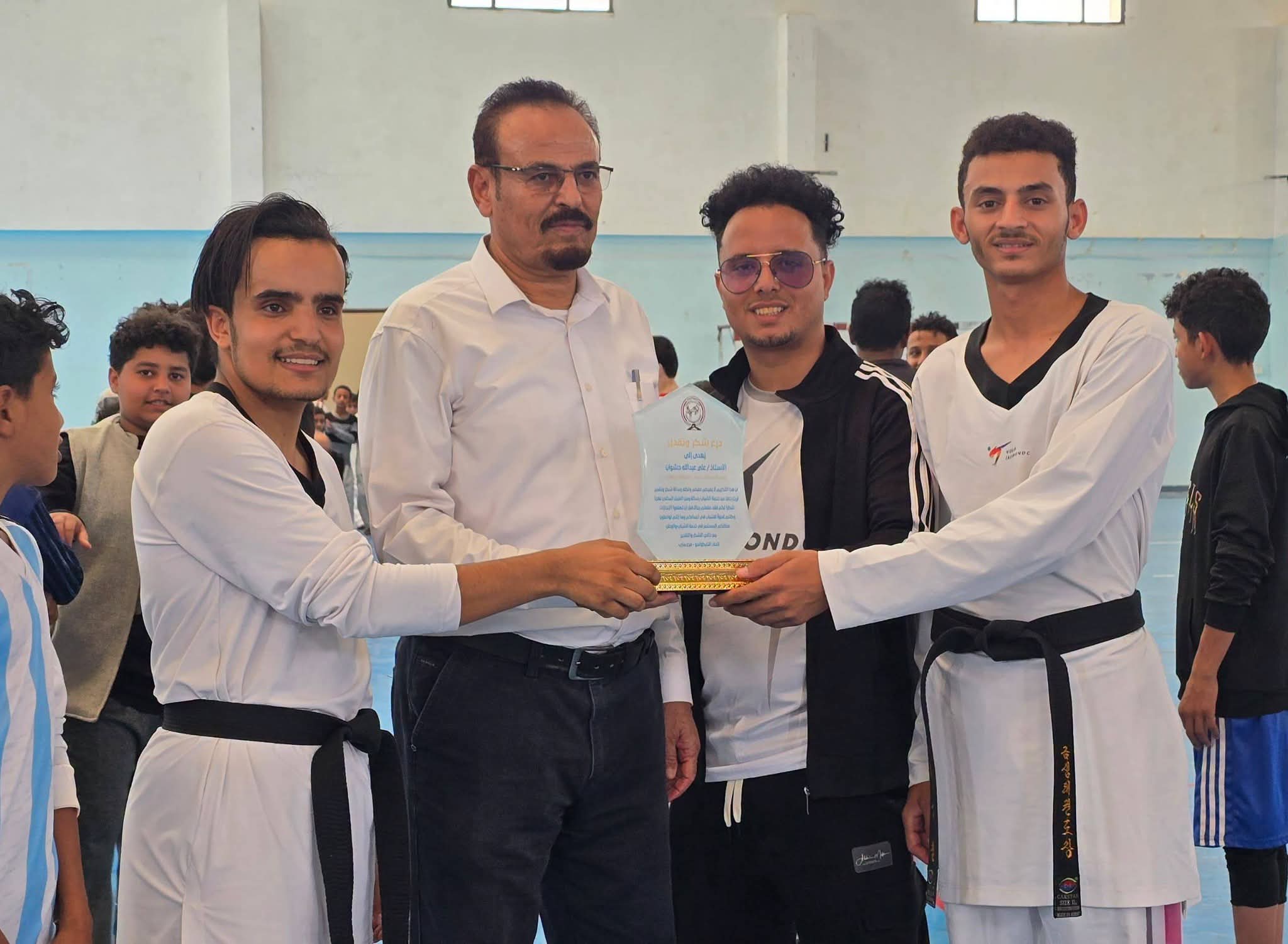 حشوان يتفقد جاهزية البرنامج الصيفي للتايكواندو بمأرب