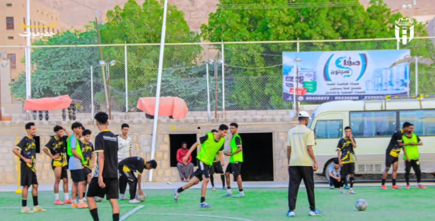 اتحاد حضرموت يختتم تحضيراته لمواجهة سلام الغرفة بحضور الهيئة الإدارية
