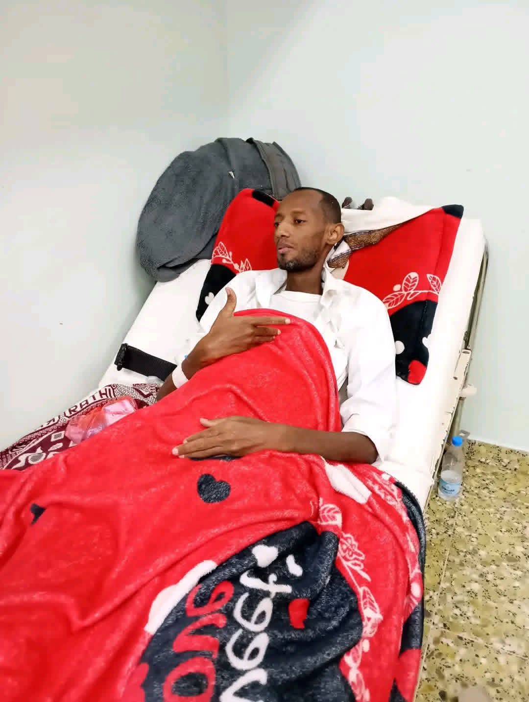 مدير شباب ورياضة لحج يعزّي الحكم السابق منصور مبارك بوفاة نجله