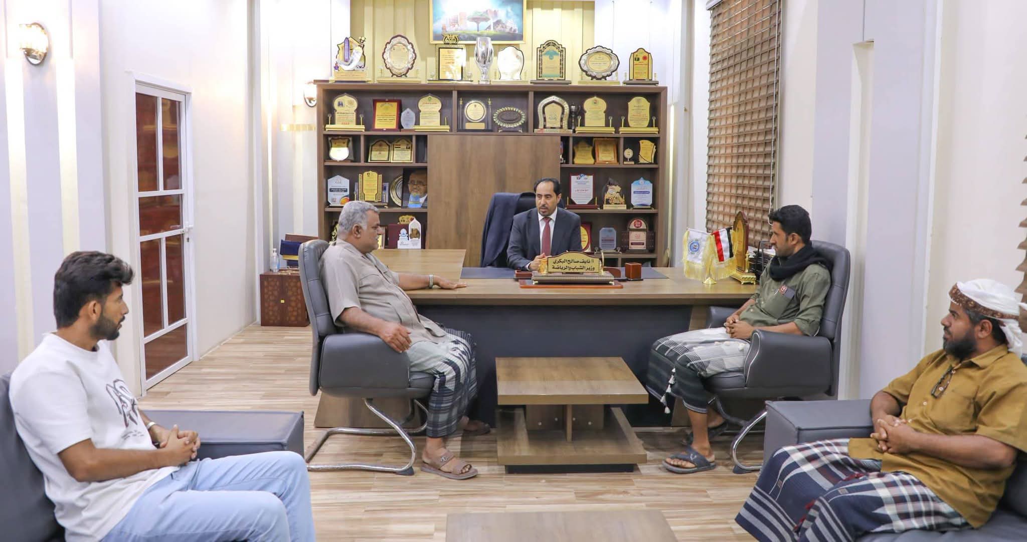 البكري يلتقي مع مدير عام مديرية حبيل جبر بلحج