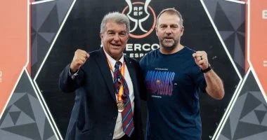 برشلونة يقترب من تجديد عقد فليك بعد نجاح لابورتا