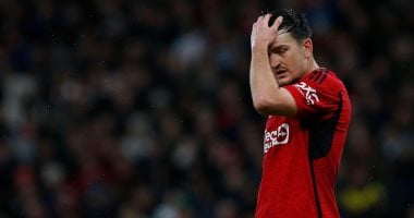 حكم بحبس مدافع مانشستر يونايتد 15 شهرا فى اليونان