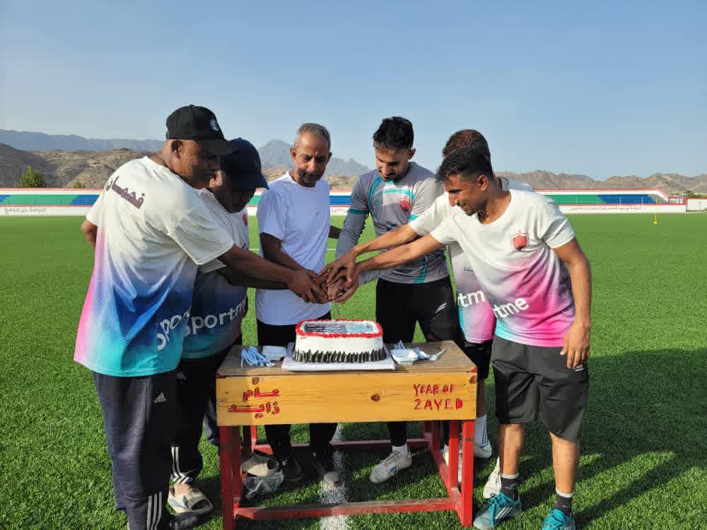 فحمان يحتفي بحارسه الدولي  السعدي عقب تأهل المنتخب الوطني إلى نهائيات كأس آسيا.