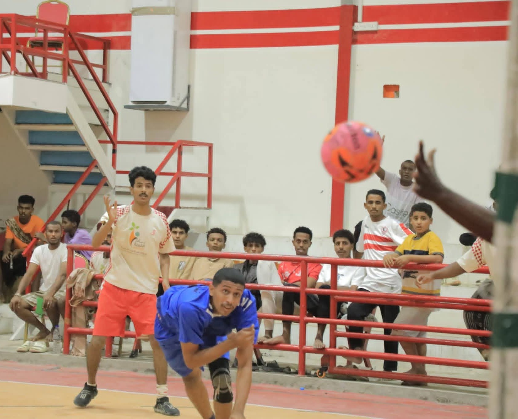شباب الوحدة إلى نهائي بطولة اليد بعد تخطي زمالك الغليلة في بطولة شعب حضرموت الرمضانية .