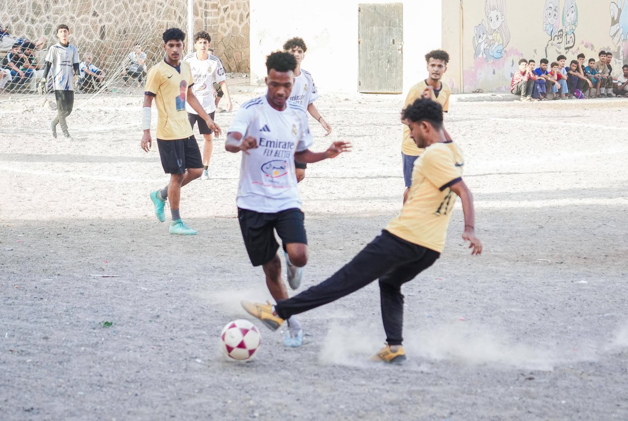 برعاية محافظ العاصمة عدن ودعم مدير عام مديرية صيرة ...السكنية يهزم العتيمة ويتأهل إلى نصف نهائي بطولة شهداء الخساف الرمضانية للفرق الشعبية