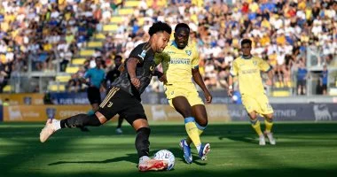اليوفي يبدأ الدوري الإيطالي بانتصار صعب