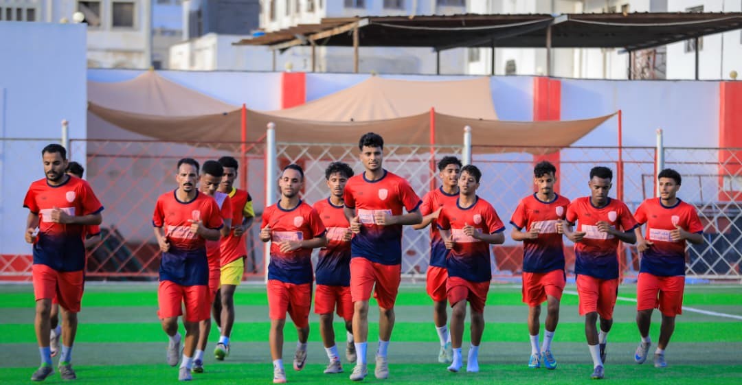 النوارس" تستأنف التدريبات استعداداً لانطلاق دوري الاولى لكرة القدم .