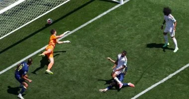 قطر تتأخر أمام البوسنة والهرسك 2-1 في الشوط الأول