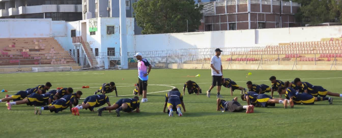 التلال يواصل استعداداته لملاقاة شعب حضرموت في كأس الجمهورية لكرة القدم.