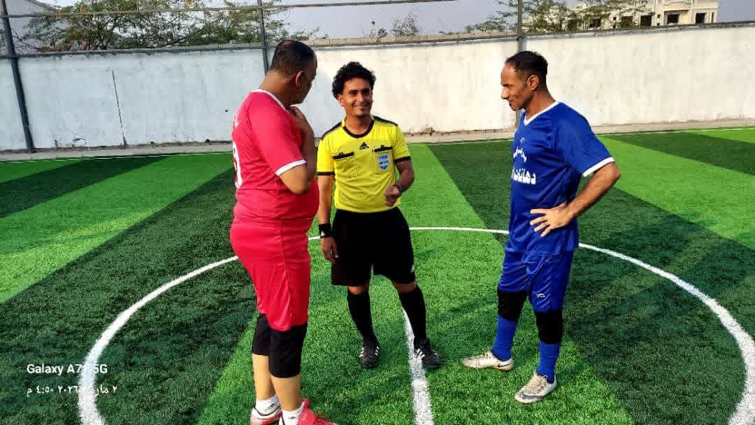 أصدقاء أنور عديني يتأهل إلى نصف النهائي بعد فوزه على أصدقاء ناصر المحويتي بثمانية في بطولة فقيدي الكرة الساحلية (فوق 50 عاماً) بالحديدة