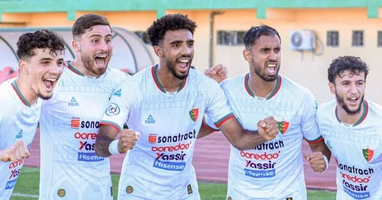 منافس الزمالك.. مولودية الجزائر يهزم اتحاد خنشلة بثنائية فى الدورى