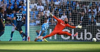 لاتسيو يُسقط نابولي بثنائية ويقرب الإنتر من لقب الدوري الإيطالي..