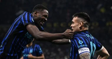 إنتر ميلان يكتسح روما 5-2 ويقترب من لقب الدوري الإيطالي..