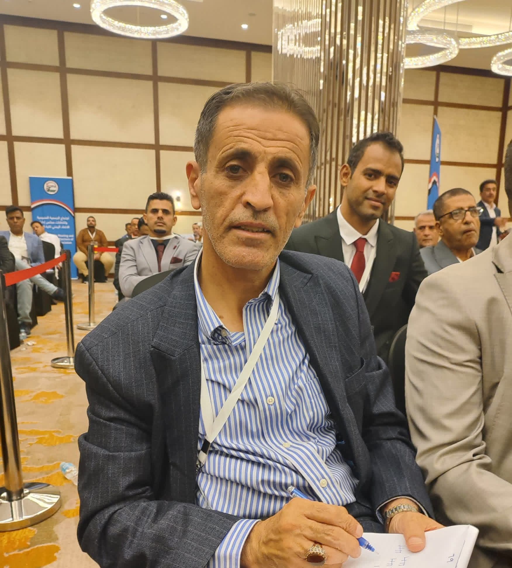 السنباني ينجح في تعيين الاخ غير الشقيق عادل عمر  رئيسا" لبعثة الناشئين والمنتخب الأول في كأس آسيا .