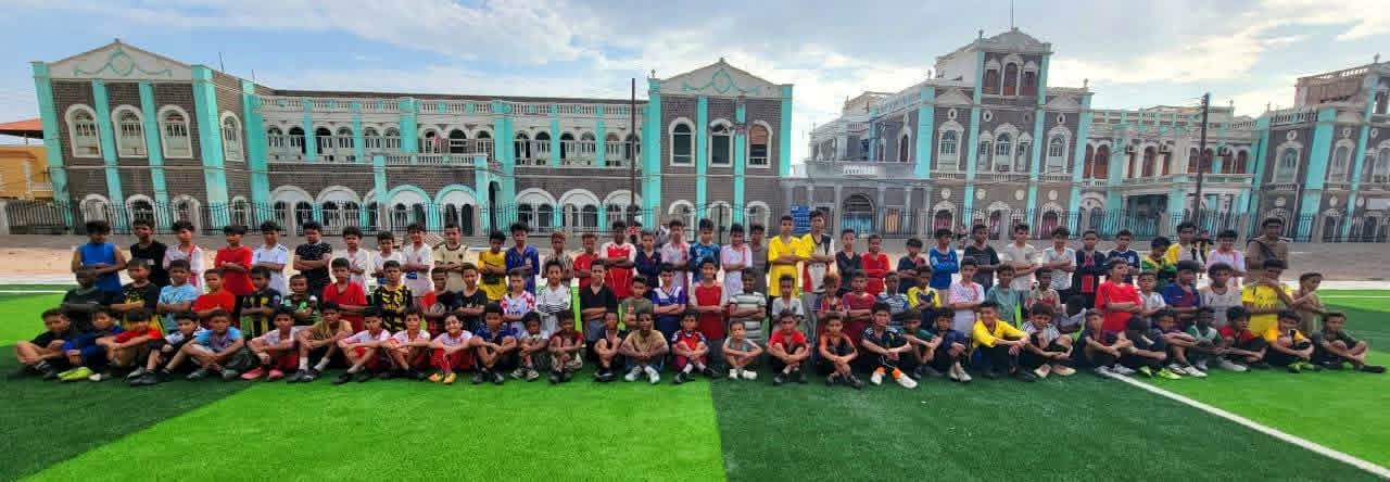 الجهاز الفني للفئات العمرية بنادي التلال بعدن يقيم نشاطاً داخلياً للأشبال