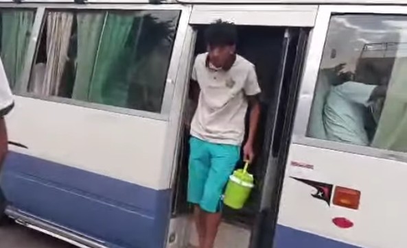 بعثة اليرموك تصل صنعاء بعد رحلة سيئون.