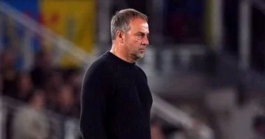 فليك يقترب من تمديد عقده مع برشلونة حتى 2028