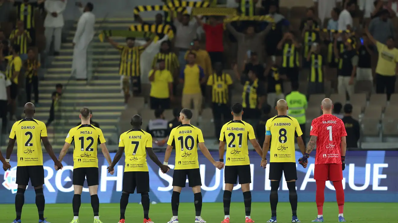 دموع الجليدان تغرق الملعب بعد خطأ ذبح به الاتحاد