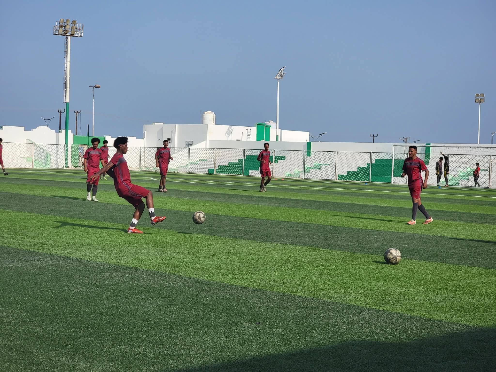 العروبة يجرى تدريباتة على ملعب المكلا