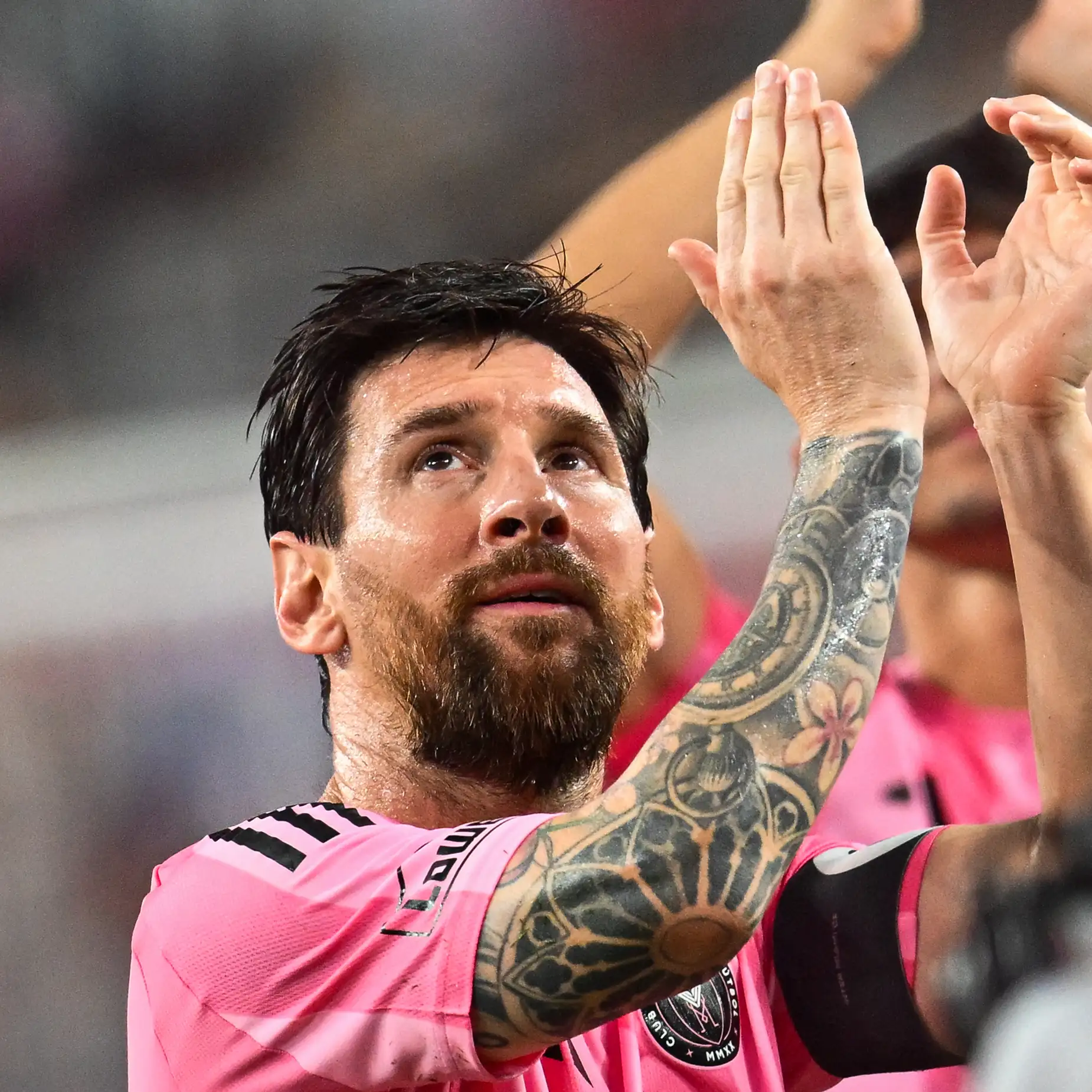 بينهم هدف ريال مدريد وبرشلونة.. ميسي يختار أفضل 10 مواهب في العالم