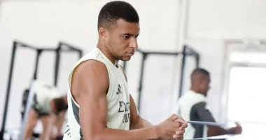 ريال مدريد يعلن إصابة كيليان مبابي بالتواء في الركبة اليسرى دون تحديد مدة الغياب