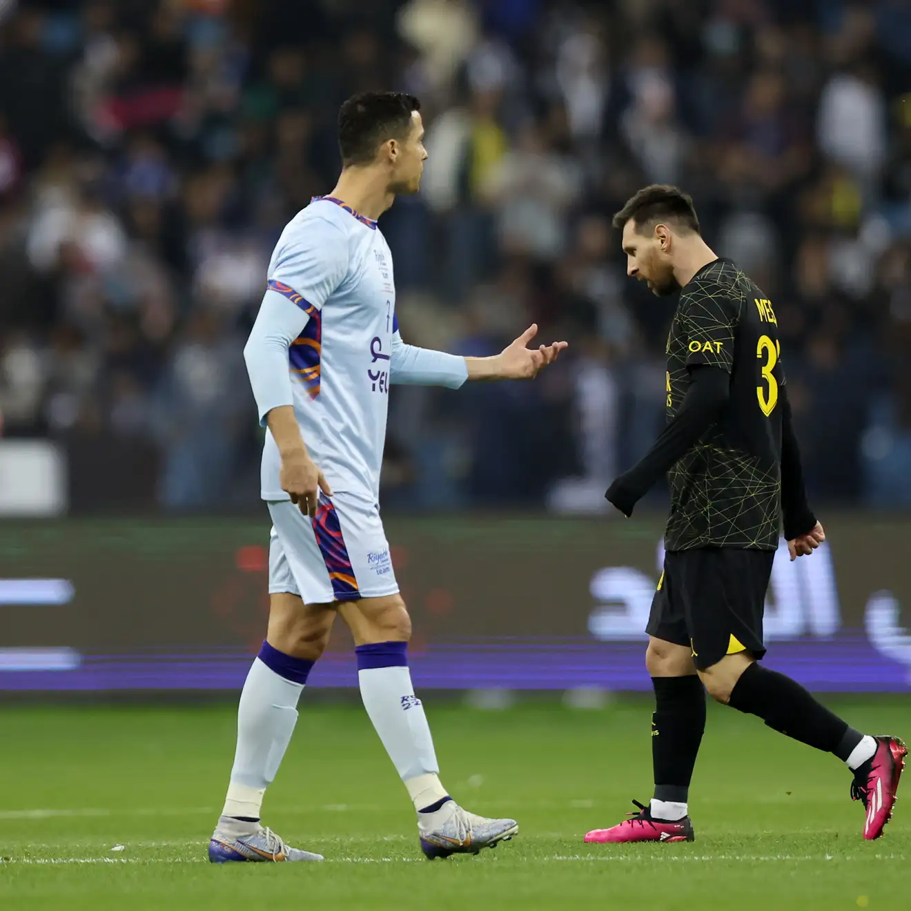 مليار و400 مليون يورو.. ما حقيقة عرض بيكهام لضم رونالدو؟