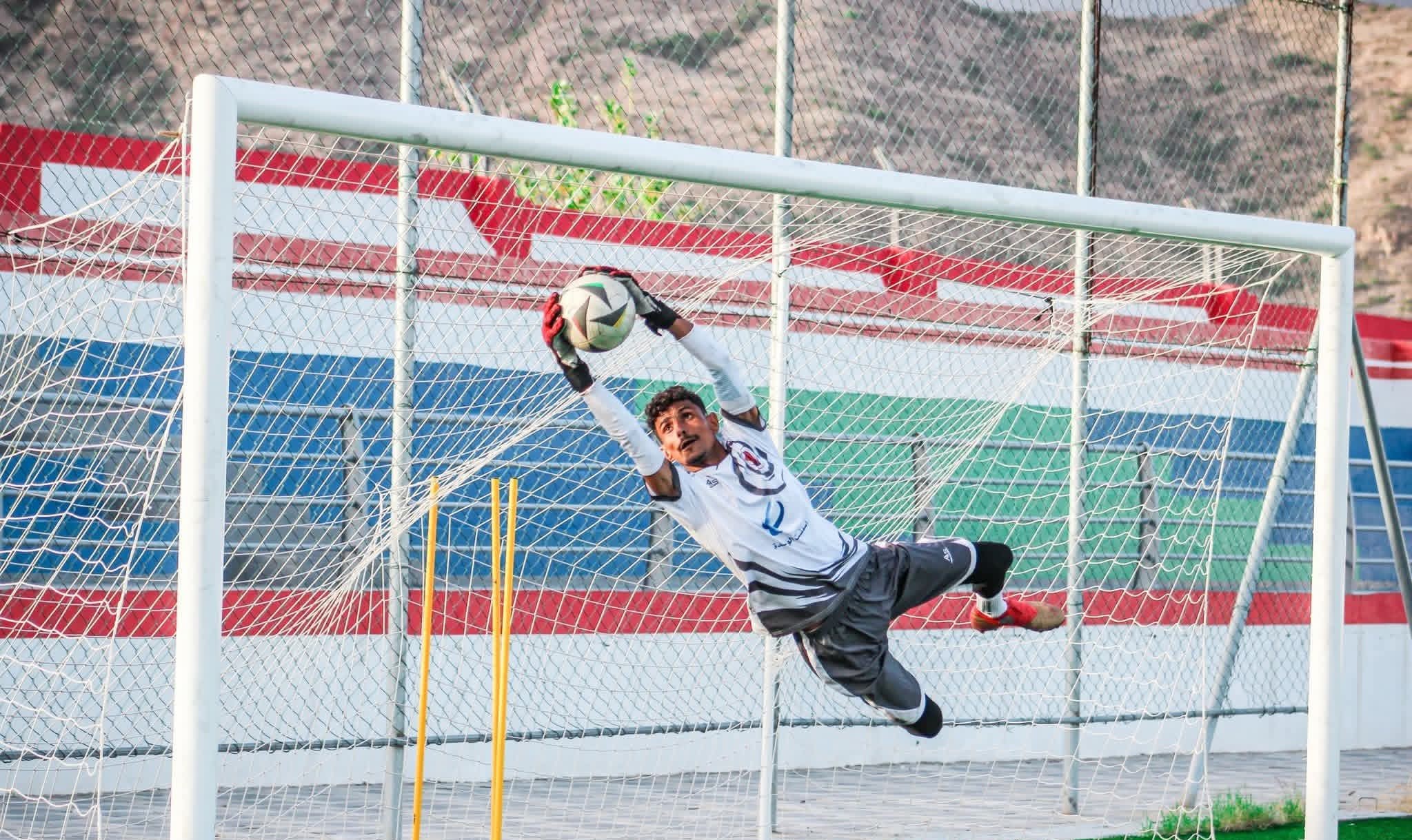 وحيد زمانه ؟!