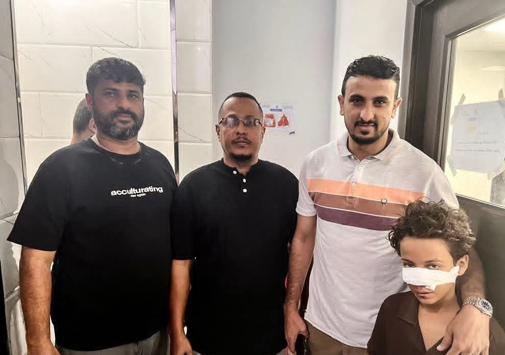 إدارة وحدة عدن تزور الطفل ريان للاطمئنان على إدارةصحته .