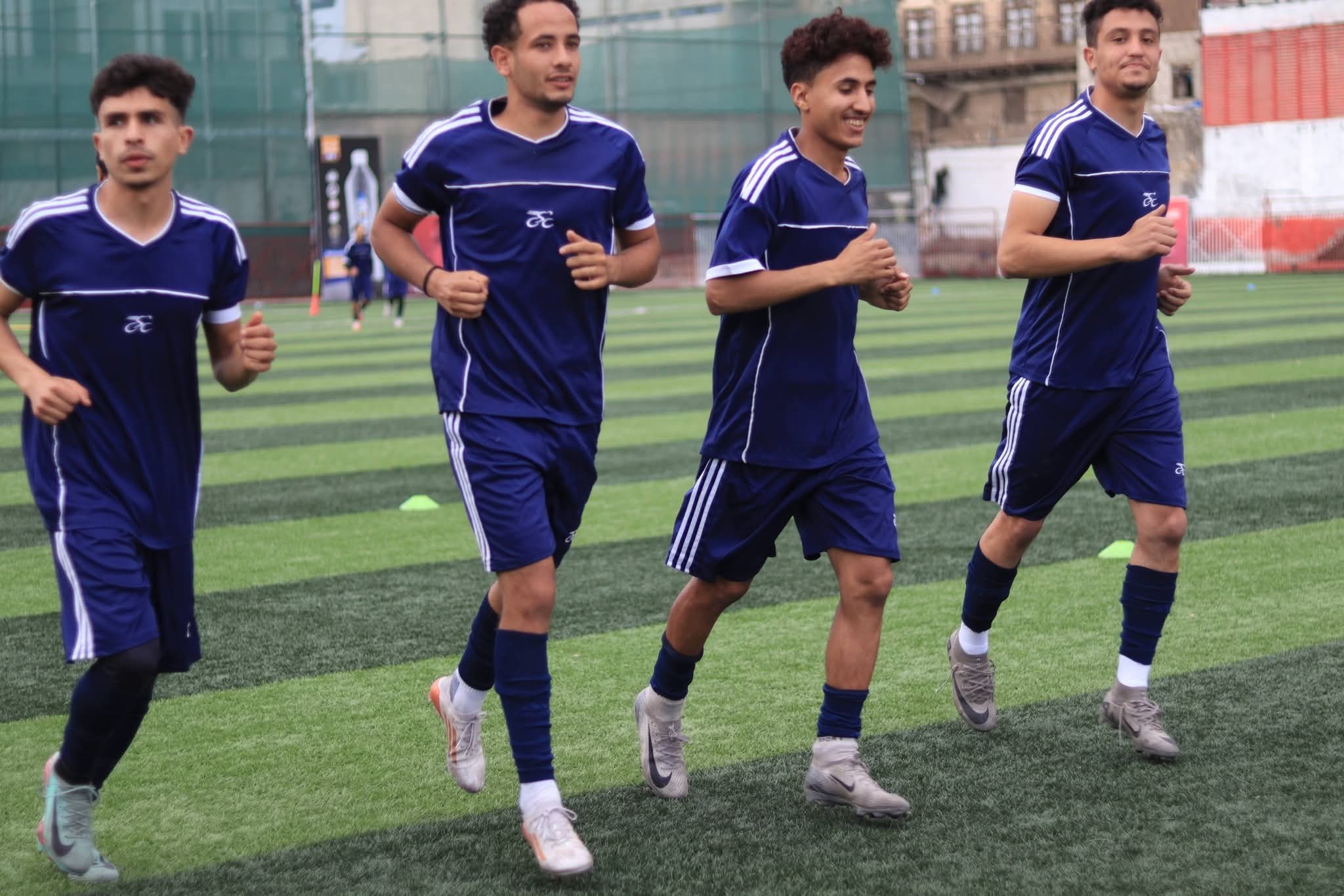 اهلي صنعاء يرفع من نسق تحضيراته لكأس الجمهورية والدوري العام لكرة القدم  .