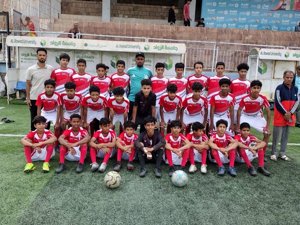 اشبال اهلي تعز يتخطون عتبة السهام والصقر يتغلب على الصحة في الناشئين في البطولة الرمضانية لكرة القدم .