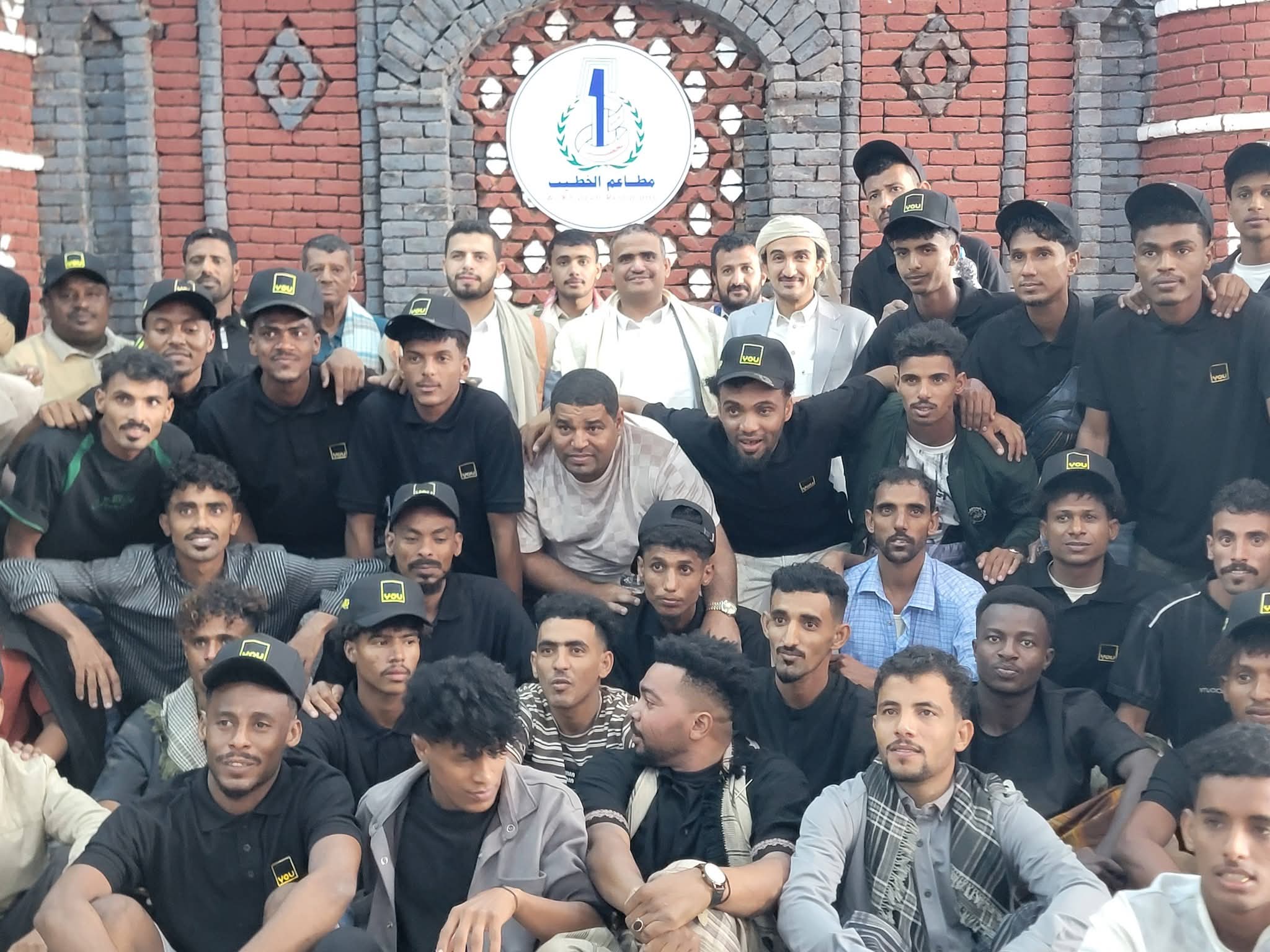 القرماني يكرم بعثتي ردفان سقطرى والجيل الصاعد أبين ويقيم مأدبة غداء على شرفهما.