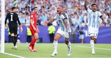 والدة ماك أليستر ترفض الهتافات ضد إنجلترا وتثير جدلاً قبل نصف نهائي المونديال