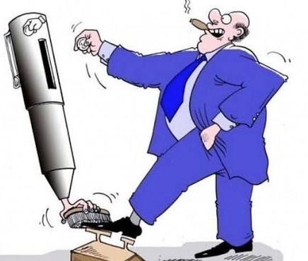 القلم بين المبدأ وصحافة المديح والتسول الرياضي ؟!