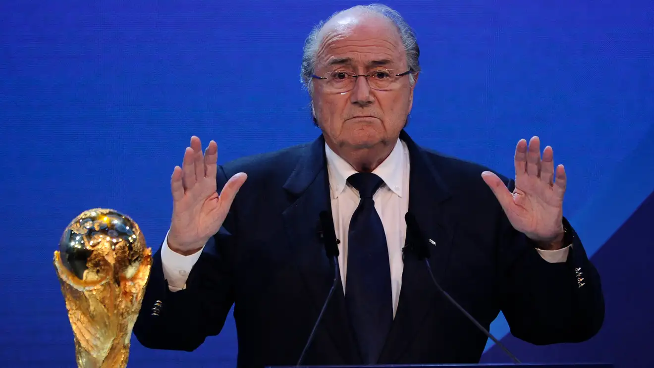 بلاتر يفتح النار على "فيفا": كأس العالم لا يجب أن تُلعب في أمريكا