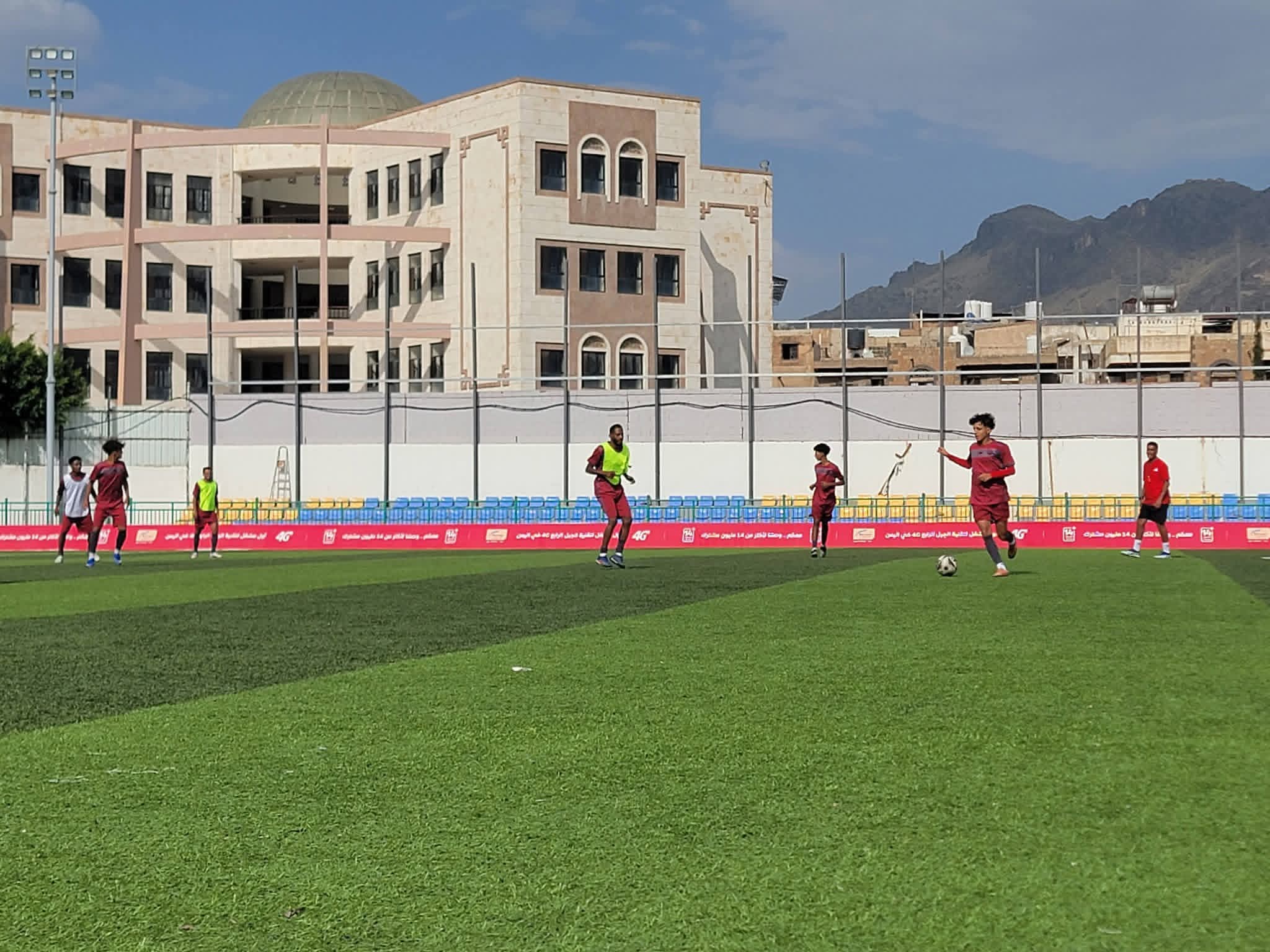 العروبة ينهي تحضيراته لمواجهة سلام الغرفة غدا" الثلاثاء في دوري الاولى لكرة القدم .