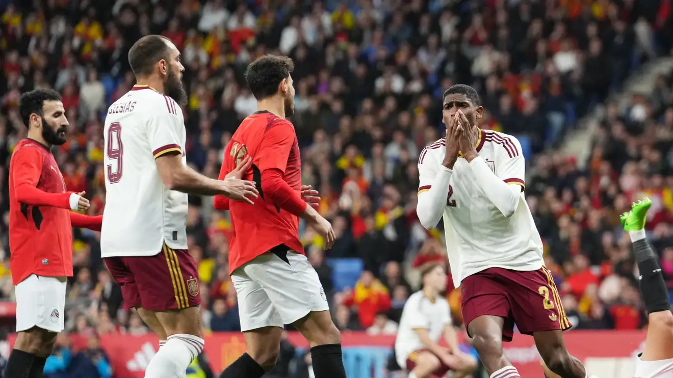 مصر تهدي صدارة التصنيف العالمي لفرنسا بعد التعادل أمام إسبانيا