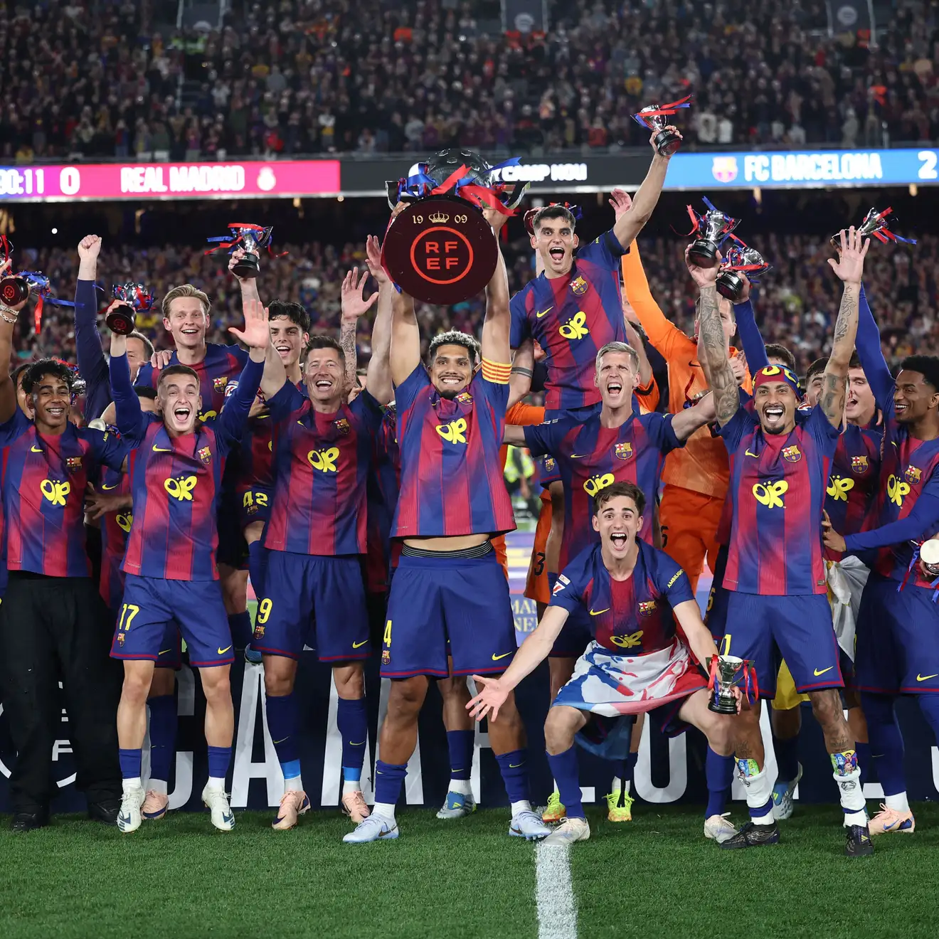 إجماع نادر في الكامب نو.. نجوم برشلونة يضغطون لضم هذا اللاعب