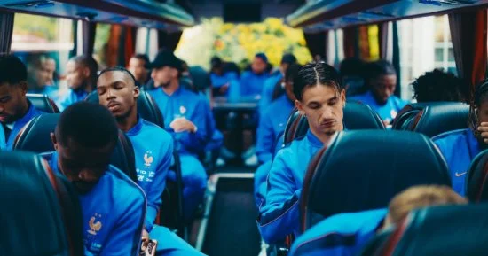 منتخب فرنسا يصل تركيا استعدادا لأول اختبار رسمي مع زين الدين زيدان