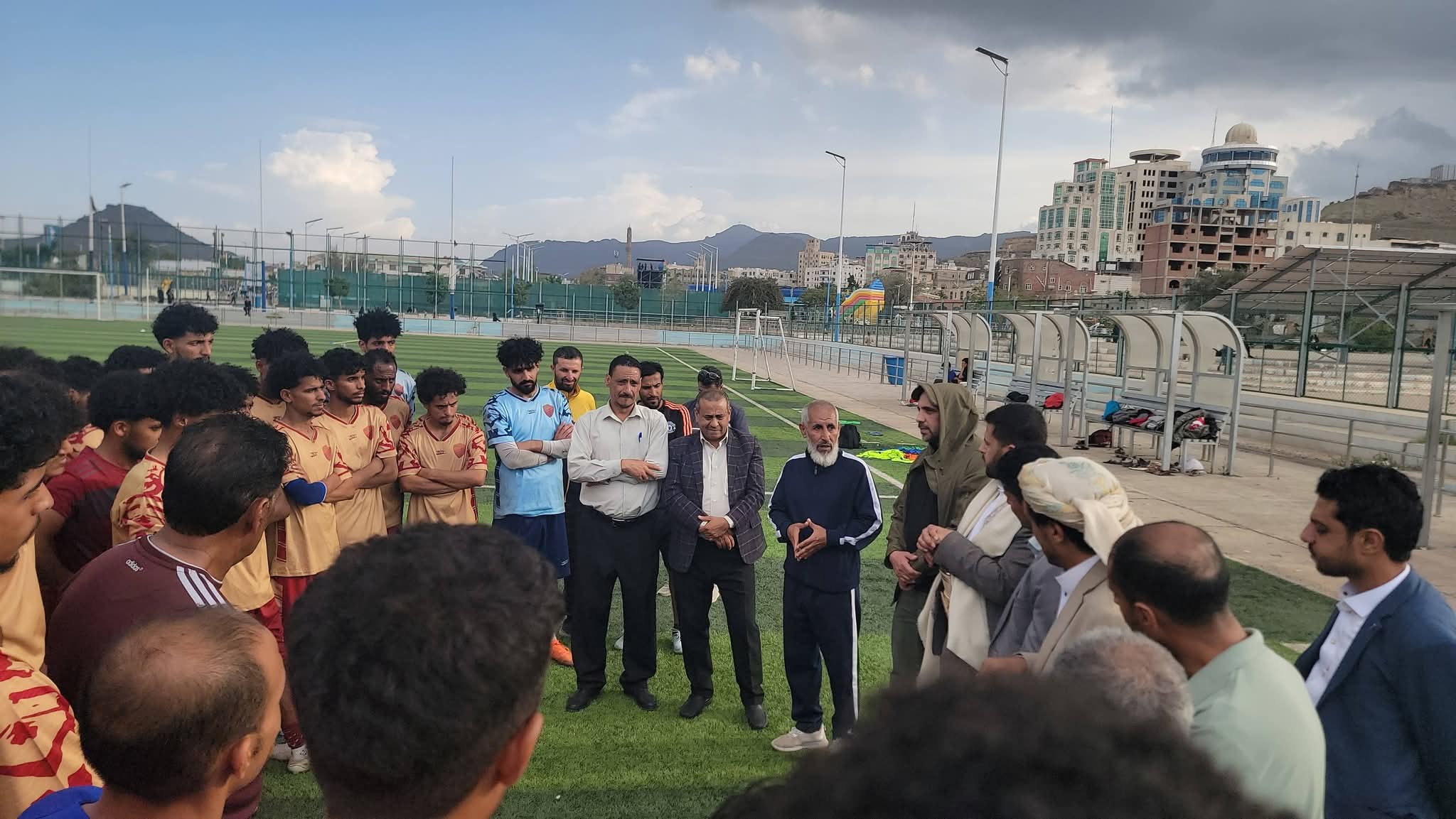 نائبا نادي العروبة يزوران تدريبات الفريق الكروي الأول ..