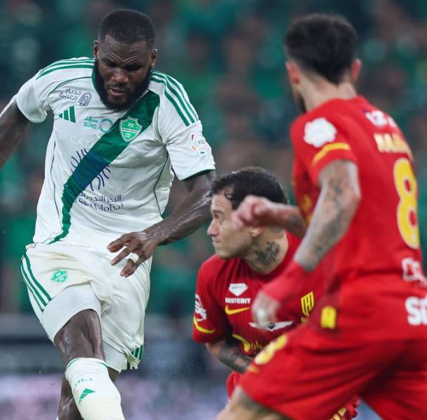 إلى المحكمة الرياضية.. القادسية يصعد شكواه للمطالبة بنقاط الأهلي