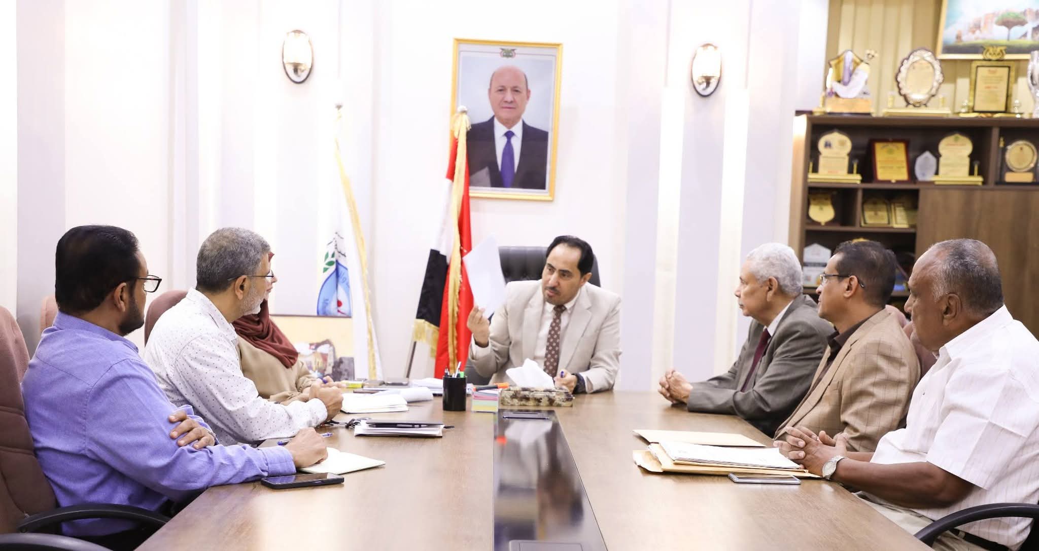 البكري يوجه ب١٠٠ مليون ريال لدعم انشطة اتحاد الكرة العام ...اجتماع بعدن يقر مشاركة أندية عدن في بطولة كأس الجمهورية واقرار رفع تعليق مشاركة الأندية من مكتب الشباب بعدن