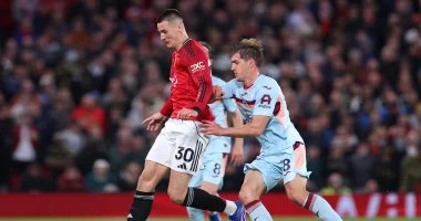 مانشستر يفوز على  برينتفورد بهدفين في الدوري الإنجليزي