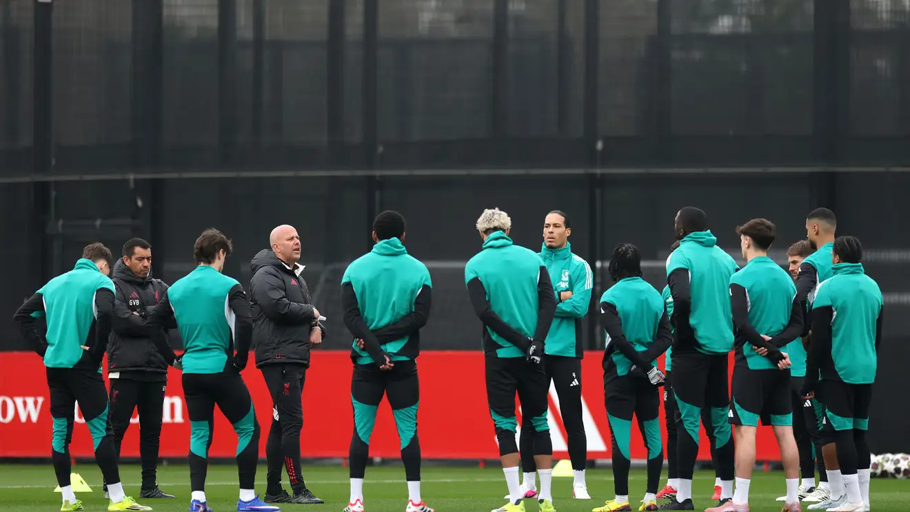 بعد صلاح.. ليفربول مهدد بخسارة 6 نجوم مجانا