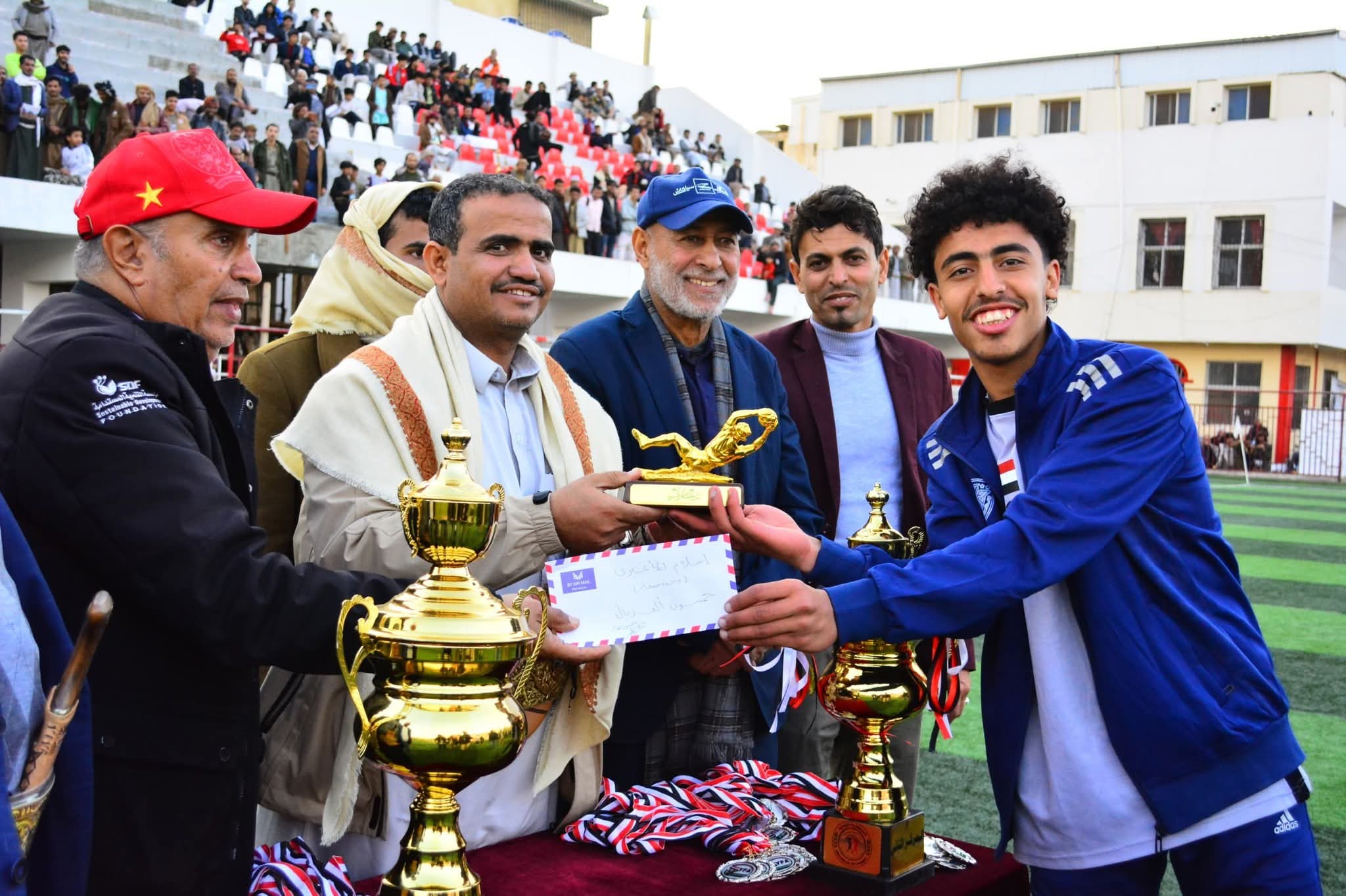 فضيحة " الظروف الفارغة "!