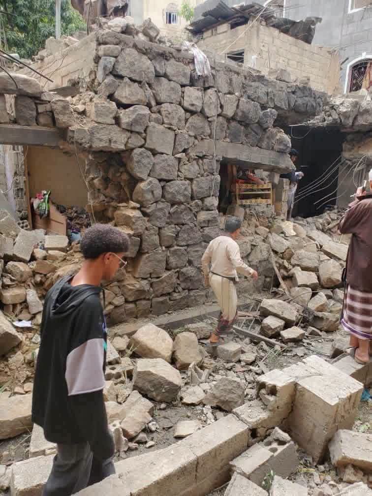 المليشيا الحوثية تقتل المدنيين في تعز .
