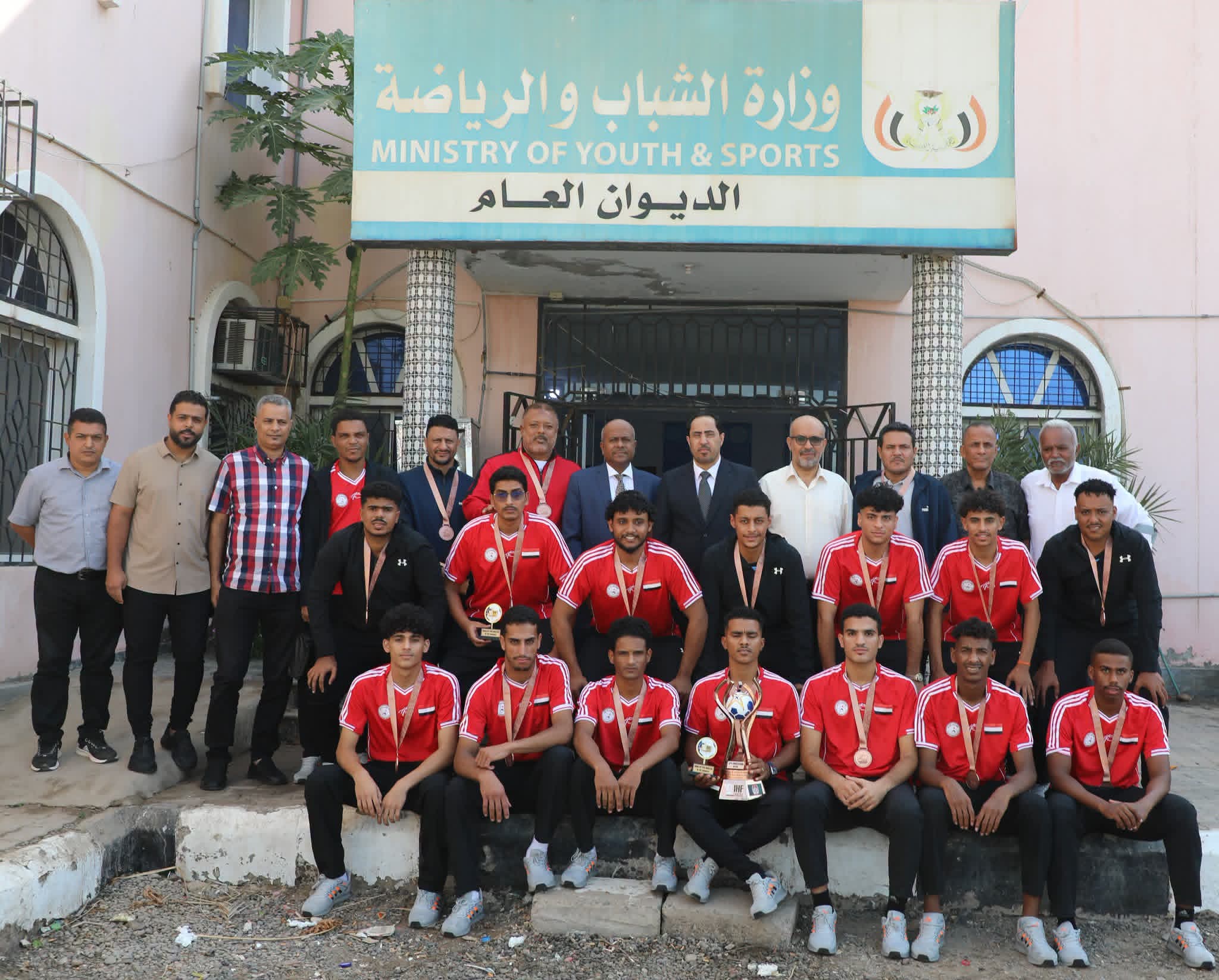 البكري يُكرّم بعثة منتخب كرة اليد لتحقيقه برونزية البطولة الدولية ببنجلاديش